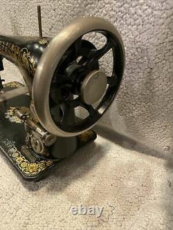 Singer 27 Sewing Machine With A Peacock