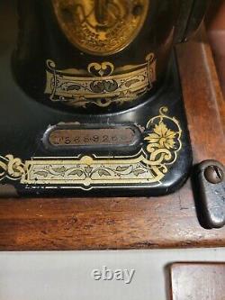 Singer 28K Sewing machine 1914 with beautiful bentwood case