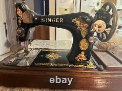 Singer 28K, Vintage Sewing Machine w. Bent Wood Case circa 1912