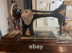 Singer 28K, Vintage Sewing Machine w. Bent Wood Case circa 1912