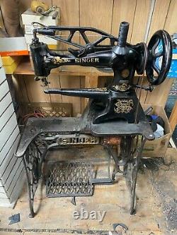 Singer 29-4 Revolving Foot Leather Cobbler Shoe Patch Treadle Sewing Machine