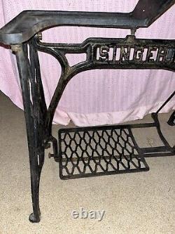 Singer 29-4 Sewing Machine Cobbler / Patcher / Leather Base Stand Only
