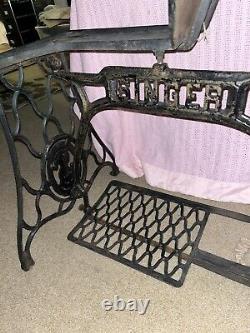 Singer 29-4 Sewing Machine Cobbler / Patcher / Leather Base Stand Only