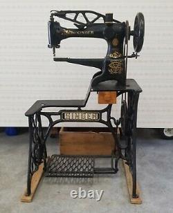Singer 29 Class 29-4 Sewing Machine Industrial Patcher