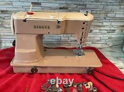 Singer 401a Sewing Machine with Pedal Great for quilting! Vintage Tested