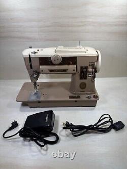 Singer 401a Sewing Machine with Pedal Great for quilting! Vintage Tested