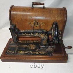 Singer 48K sewing machine 1903 with wooden lid