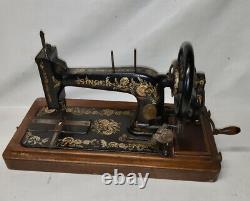 Singer 48K sewing machine 1903 with wooden lid