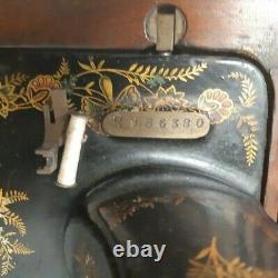 Singer 48K sewing machine 1903 with wooden lid