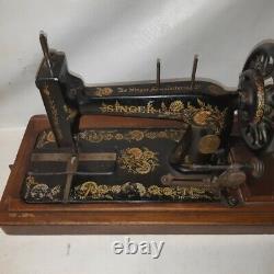 Singer 48K sewing machine 1903 with wooden lid