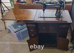 Singer 66 Red Eye 1910 with Drawing Room Cabinet 22 S# G768023