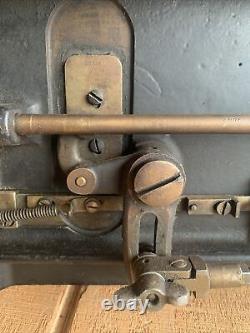 Singer 68-7 Lock Stitch Button 1920's Industrial sewing machine sold as is