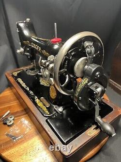 Singer 99 Hand Crank Sewing Machine With Bentwood Case