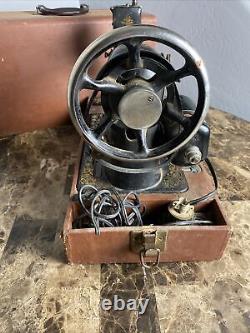Singer Antique 1907 Model 27 Sewing Machine w Case Pheasant Design Rare