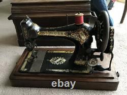 Singer Antique 1913 Hand Crank Sewing Machine with Wooden Case