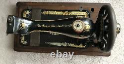 Singer Antique 1913 Hand Crank Sewing Machine with Wooden Case