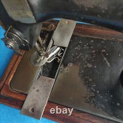 Singer Antique Hand-cranked Sewing Machine Vintage Retro 1870s from Japan withCase