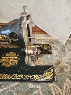 Singer Antique Sewing Machine 28k 1920 Serial No. Y1205795