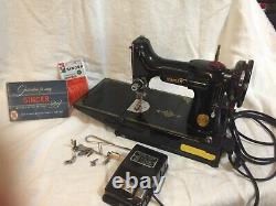 Singer Featherweight 221 Portable Sewing Machine, Antique, works well