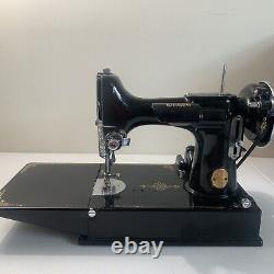 Singer Featherweight Sewing Machine with Pedal Cat 3-110 Black Gold 221 style