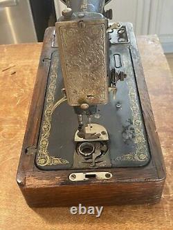 Singer Hand Crank Antique Sewing Machine 1920s With Wooden Case