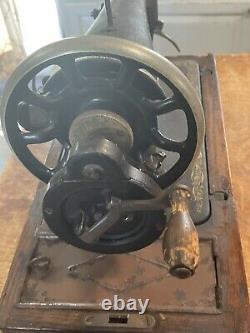 Singer Hand Crank Antique Sewing Machine 1920s With Wooden Case