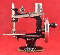 Singer Miniature Childs Hand-Crank Sewing Machine Model 20-1 1920's