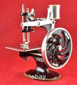 Singer Miniature Childs Hand-Crank Sewing Machine Model 20-1 1920's