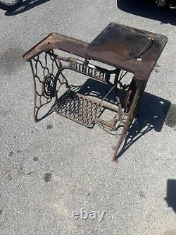 Singer Model 29-4 Leather Treadle Sewing Machine patcher cobbler Stand Base