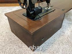 Singer Model 66 Sewing Machine with Pedal & Cabinet 1923 VINTAGE WORKS SEE DESC