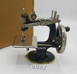 Singer Sew Handy Antique 1920s Sewing Machine Childs Black Smooth Crank