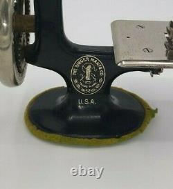 Singer Sew Handy Antique 1920s Sewing Machine Childs Black Smooth Crank