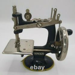 Singer Sew Handy Antique 1920s Sewing Machine Childs Black Smooth Crank