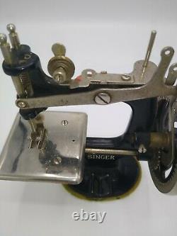 Singer Sew Handy Antique 1920s Sewing Machine Childs Black Smooth Crank