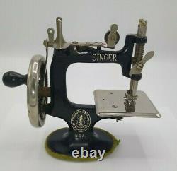 Singer Sew Handy Antique 1920s Sewing Machine Childs Black Smooth Crank