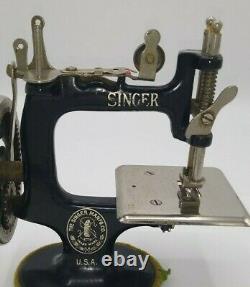 Singer Sew Handy Antique 1920s Sewing Machine Childs Black Smooth Crank