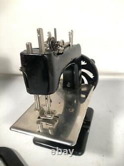 Singer Sewhandy Vintage Blk Model 20 Childs Sewing Machine Made In Great Britain