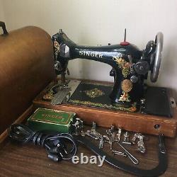 Singer Sewing Machine 128 La Vencedora withAttachements Bentwood Case Sew Perfect