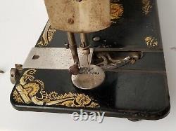 Singer Sewing Machine 1905 Vintage B1057786 For Parts or repair project