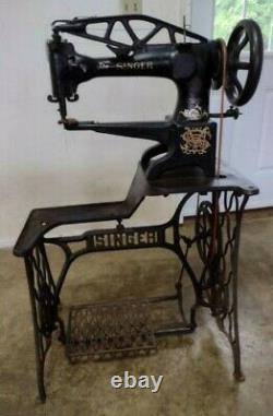 Singer Sewing Machine 29-4 Leather (Pics not mine, but JUST like mine!)