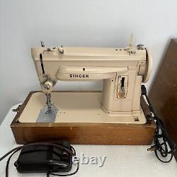 Singer Sewing Machine 411G With wooden cade euc working