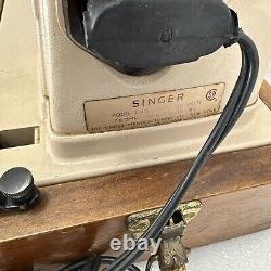 Singer Sewing Machine 411G With wooden cade euc working