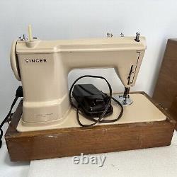 Singer Sewing Machine 411G With wooden cade euc working