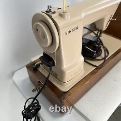 Singer Sewing Machine 411G With wooden cade euc working