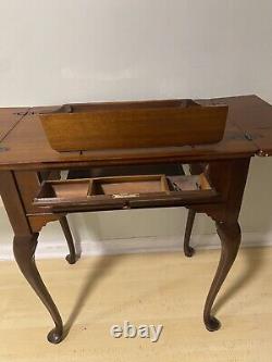 Singer Sewing Machine Burl Walnut Cabinet Queen Anne 201, 15-91 66