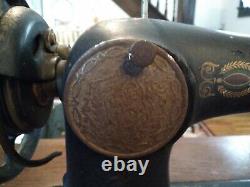 Singer Sewing Machine Cast Iron With Gorgeous Oak Case. White Sulphur Springs WV