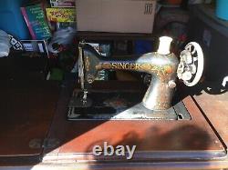 Singer Sewing Machine G8987968 1921 Model 66 with wooden cabinet
