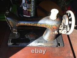 Singer Sewing Machine G8987968 1921 Model 66 with wooden cabinet