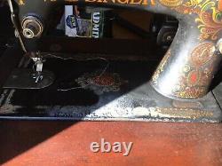 Singer Sewing Machine G8987968 1921 Model 66 with wooden cabinet