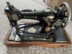 Singer Sewing Machine Made 1923 With Case And Works G0162339 Vintage RARE